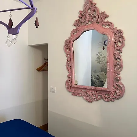 Cathedral's House 아파트 코미소