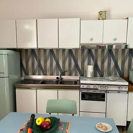 Cathedral's House 코미소